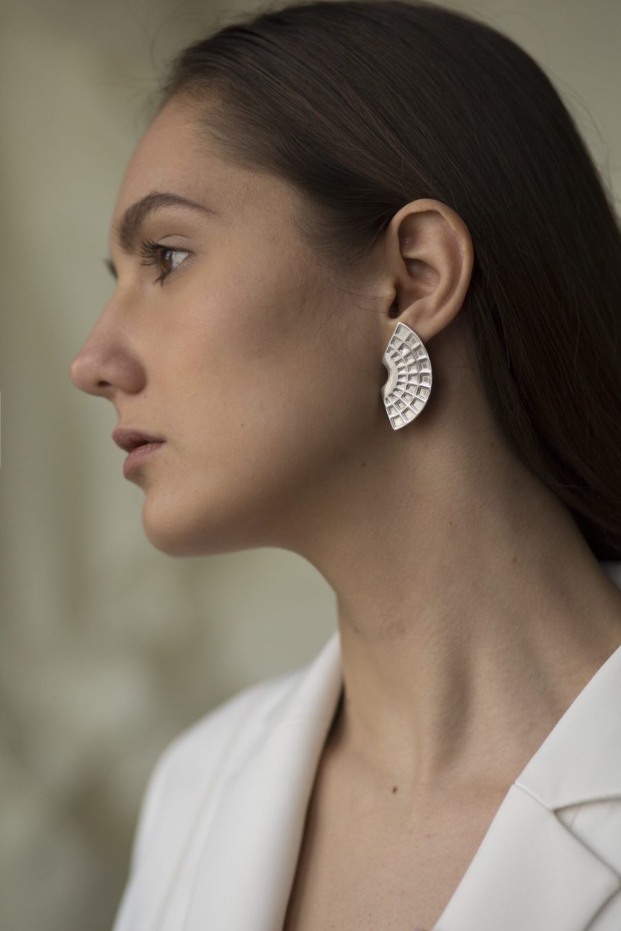 Orecchini Pantheon indossati argento