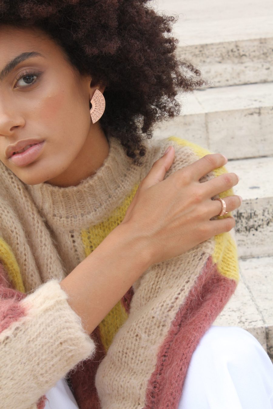 Orecchini Pantheon indossati oro rosa 1