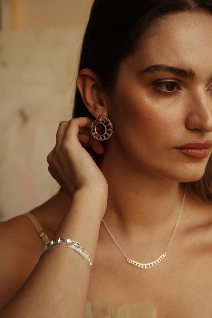 Orecchini Acquedotto argento indossati 2