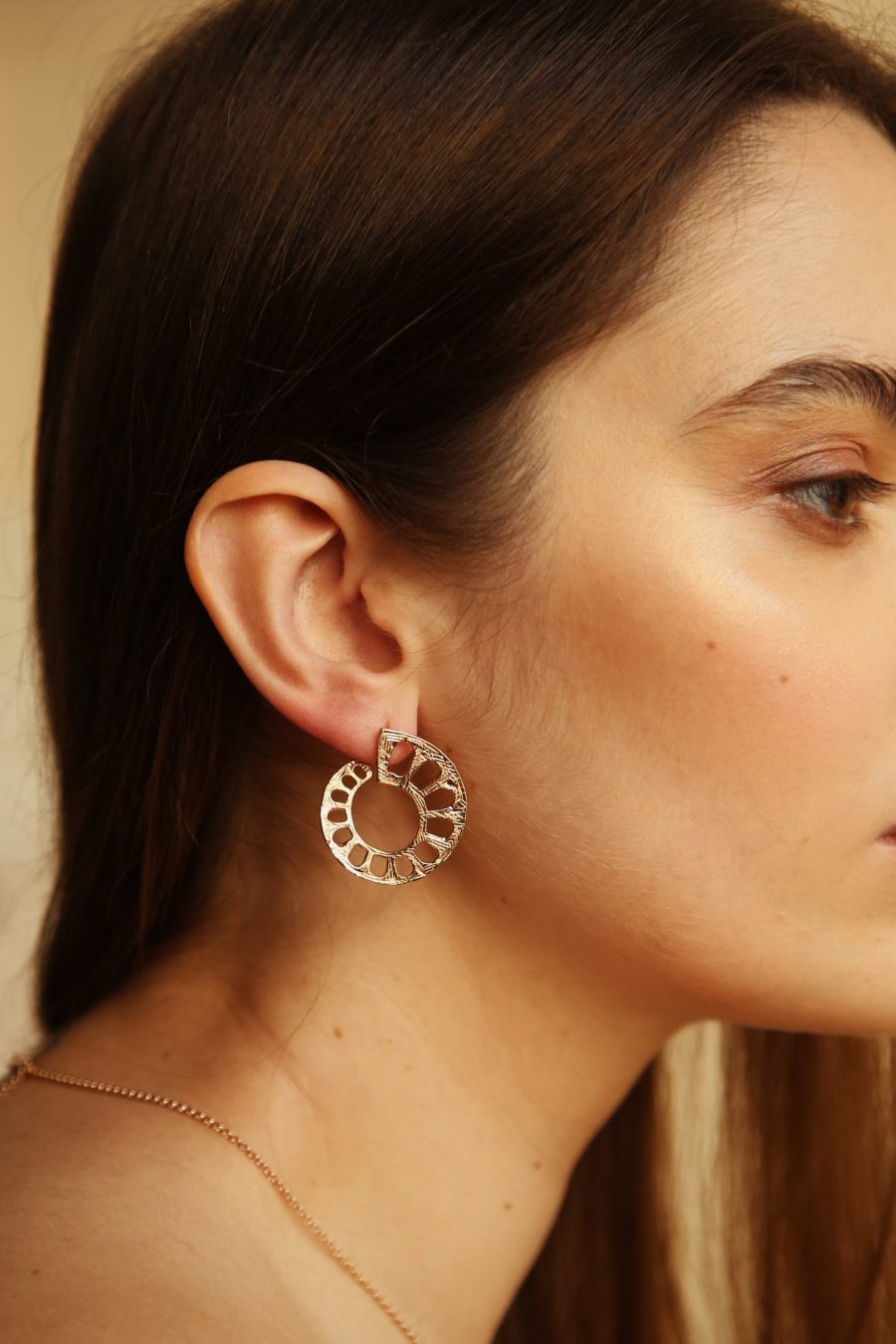 Orecchini acquedotto rosa indossati 1