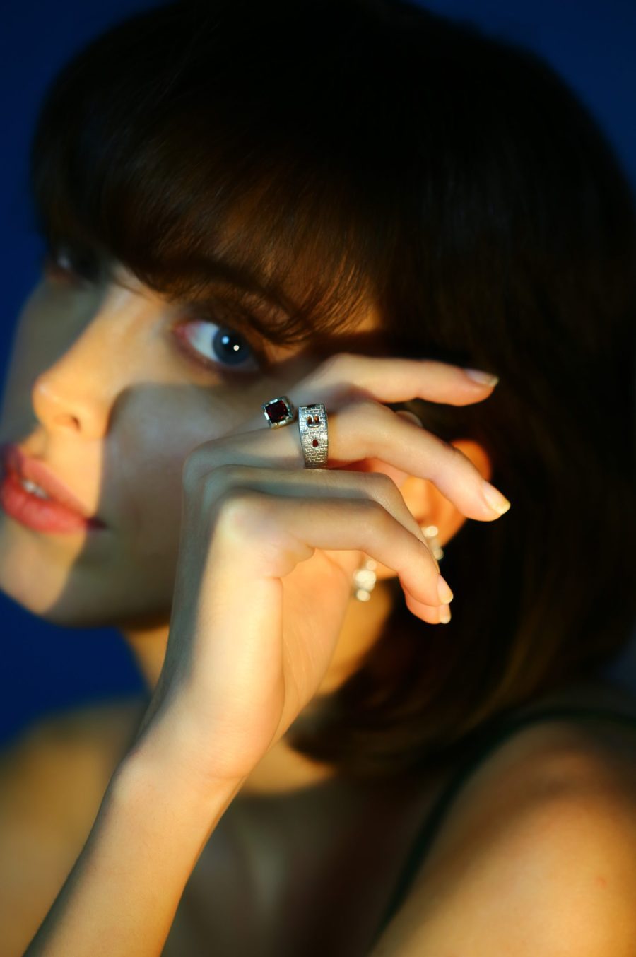 indossato anello contrarie gotiche silver e granati 1