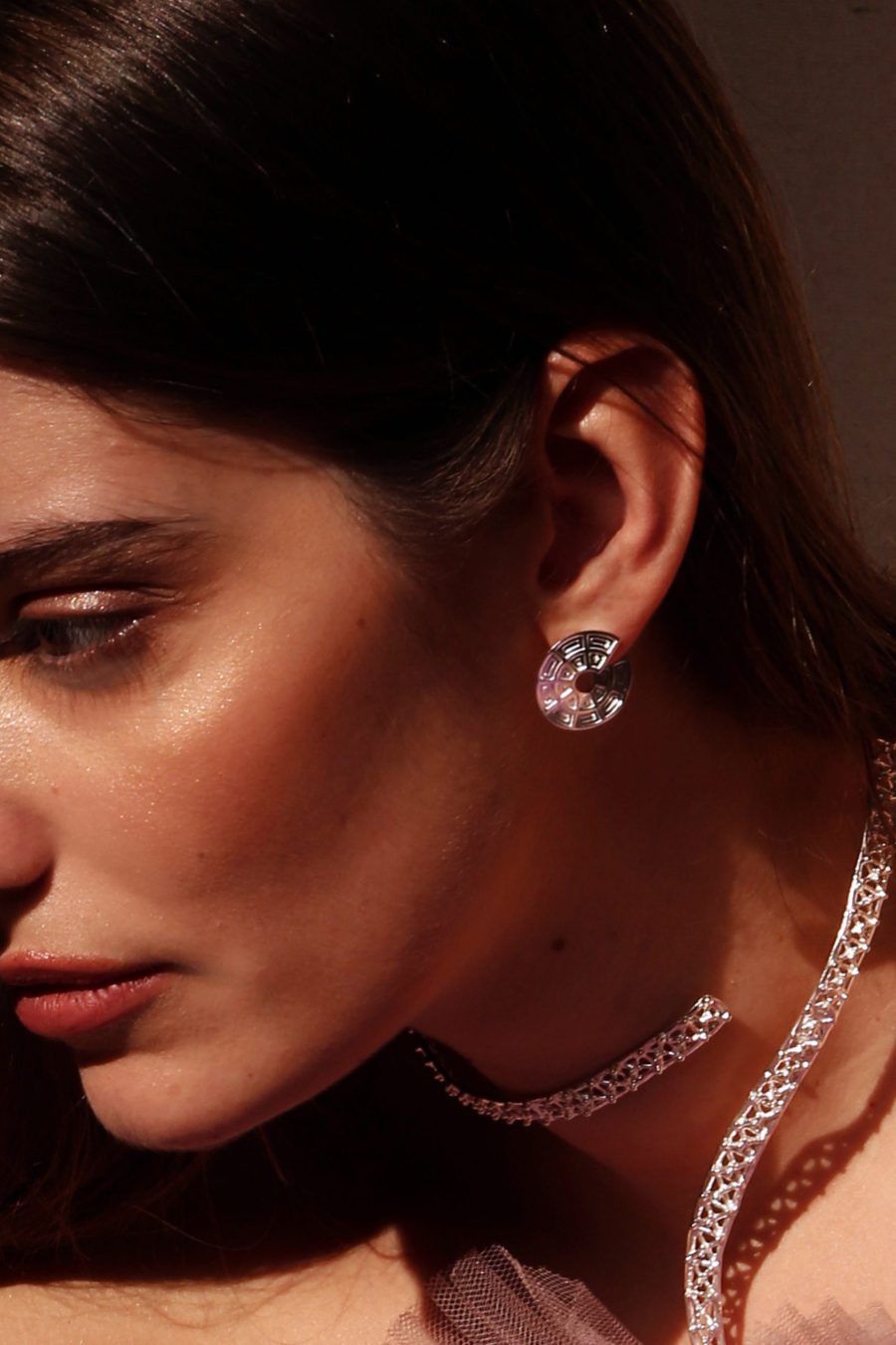 Orecchini Pantheon dome silver indossati