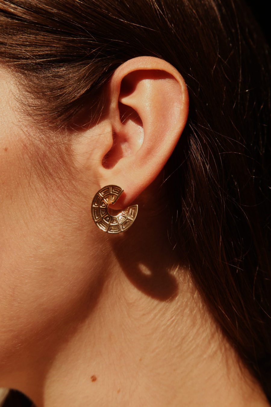 orecchini pantheon dome oro indossati 4