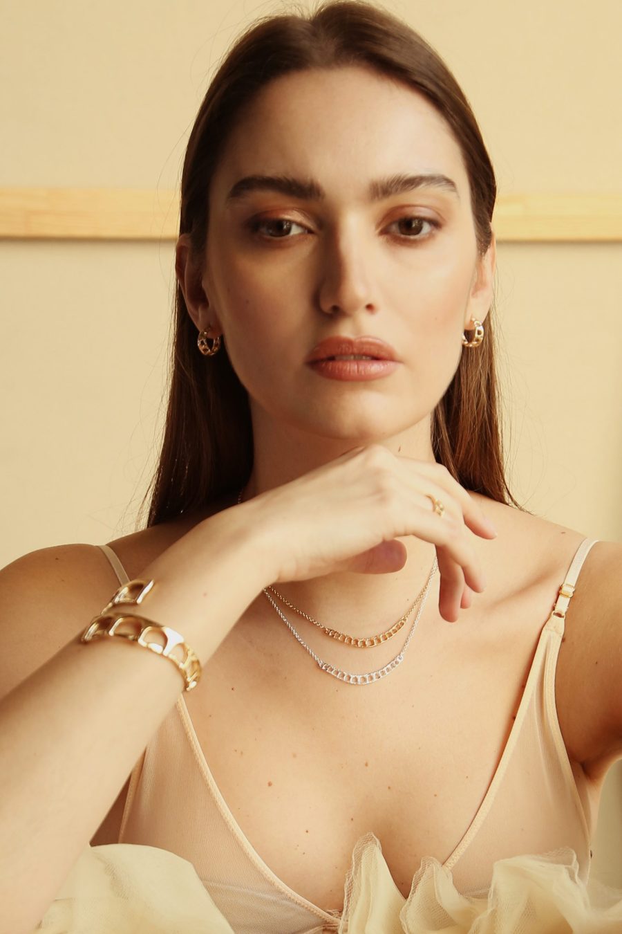 Cerchietti acquedotto oro e ciondoli acquedotto oro e argento indossati