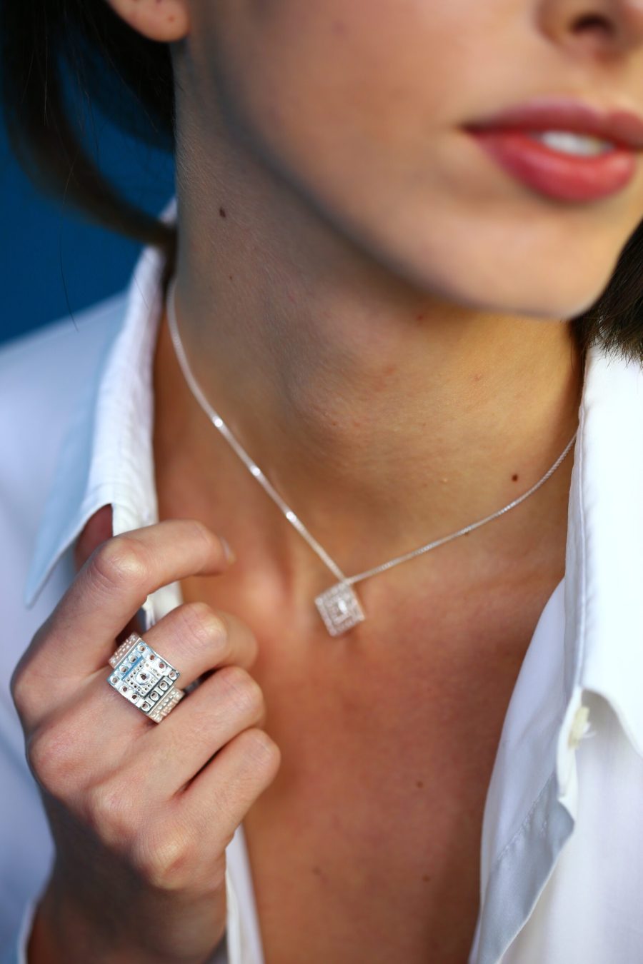 indossato ima anello argento