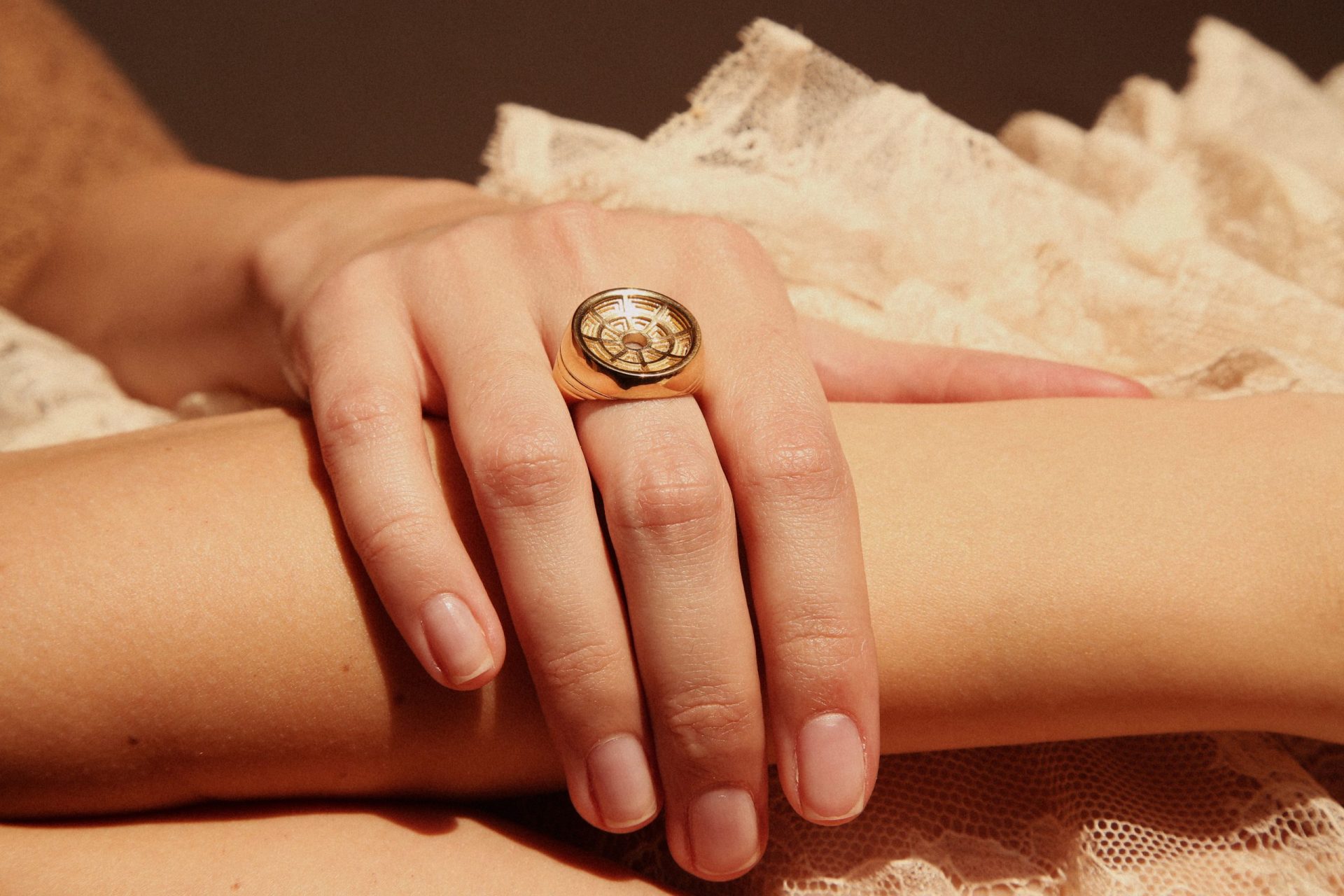 pantheon sigillo indossato